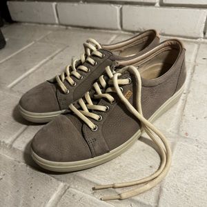 ECCO Women's Warm Gray Nubuck Casual Soft Lace-Up Sneaker Sz 8